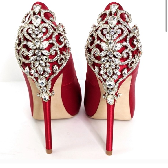Elegant Red Satin Heels with Crystal Embellishments - Picture 5 of 8